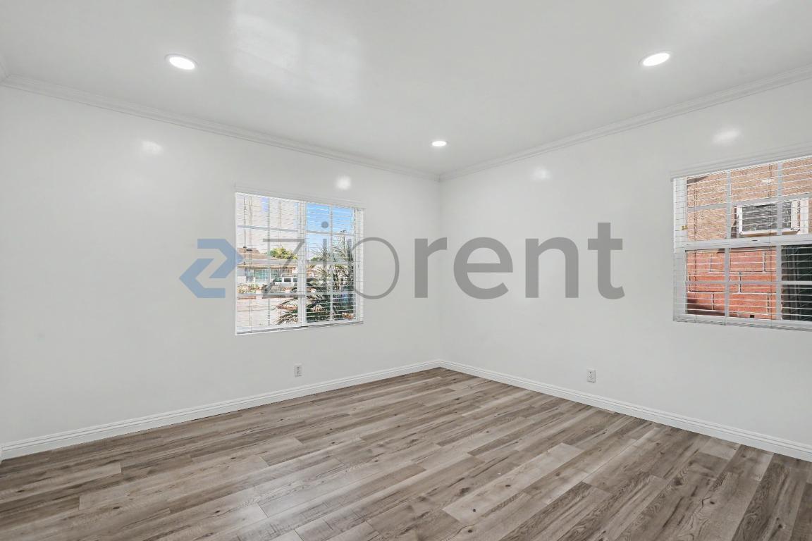 Building Photo - Unit