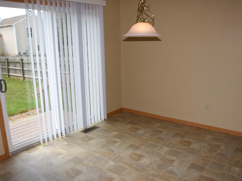 Building Photo - 395 Belfair Dr