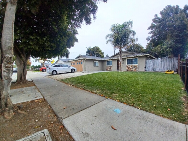 Primary Photo - 1111 Central Ave