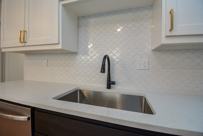 Beautiful backsplash and Delta faucets - 2916 Arbor St