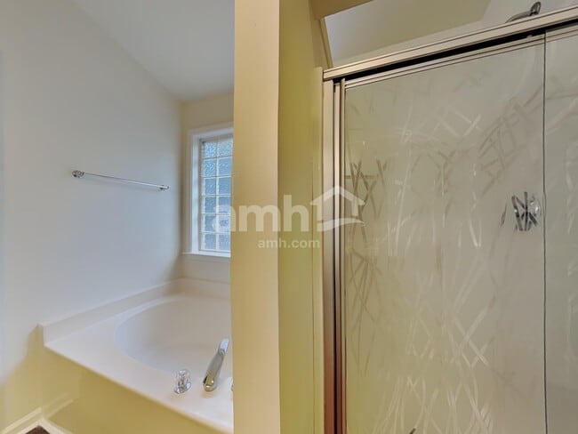 Building Photo - 5716 Keowee Way