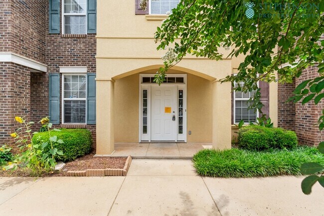 Building Photo - townhouse