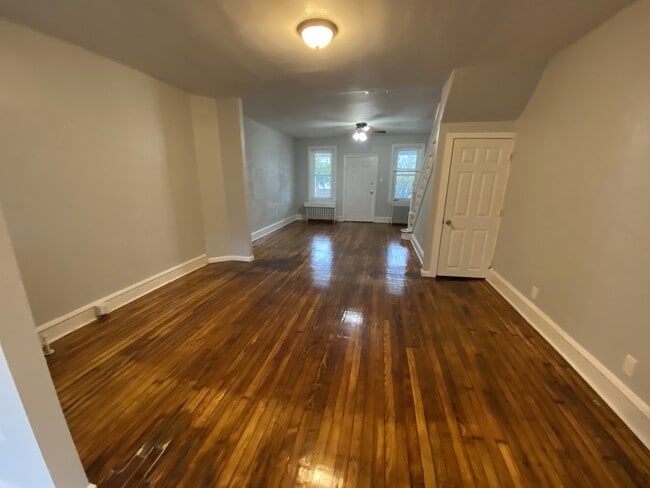 Building Photo - 1611 Woodlynne Ave