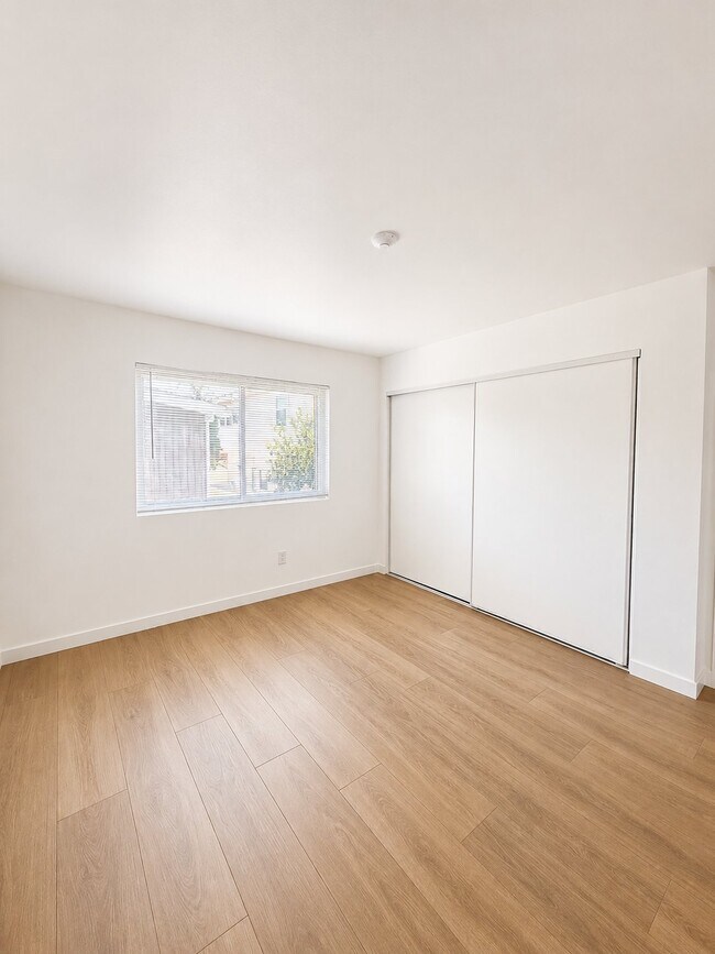 Building Photo - 108 N Helberta Ave