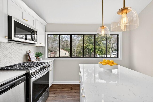 Building Photo - 4933 Dana Dr NE