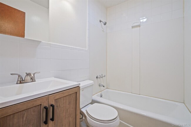 Building Photo - 95 King St