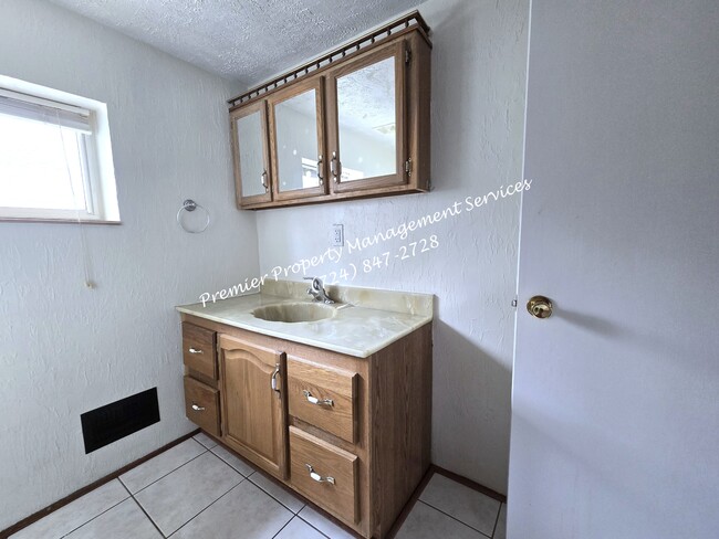 Building Photo - 455 E Jefferson St