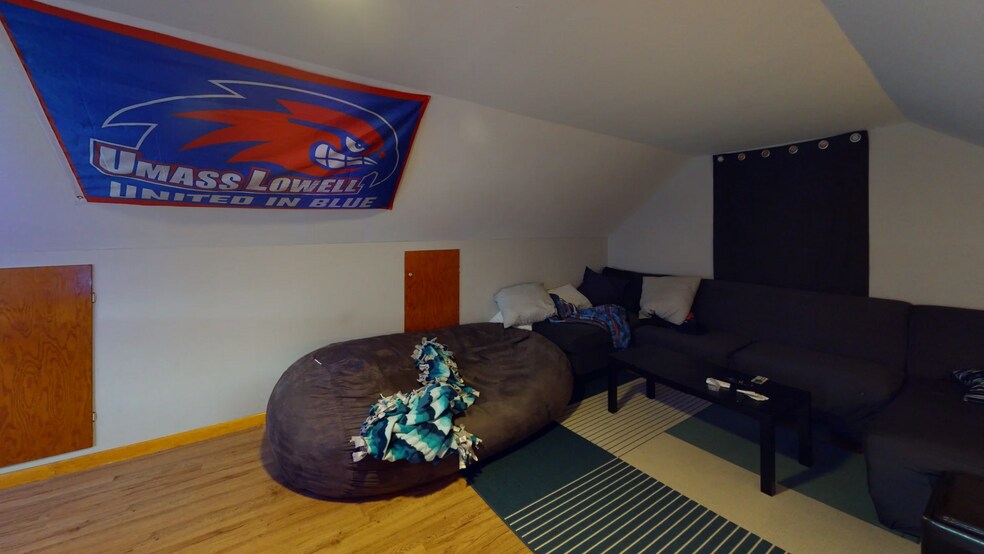 Building Photo - 60 Pinkert St