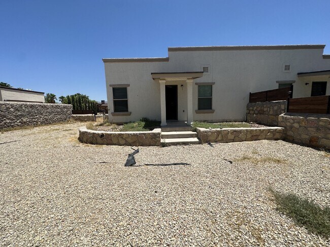 Building Photo - "Modern Comfort in El Paso: Spacious 3-Bed...