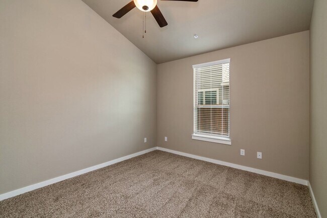 Building Photo - 609 Harvest Moon Dr