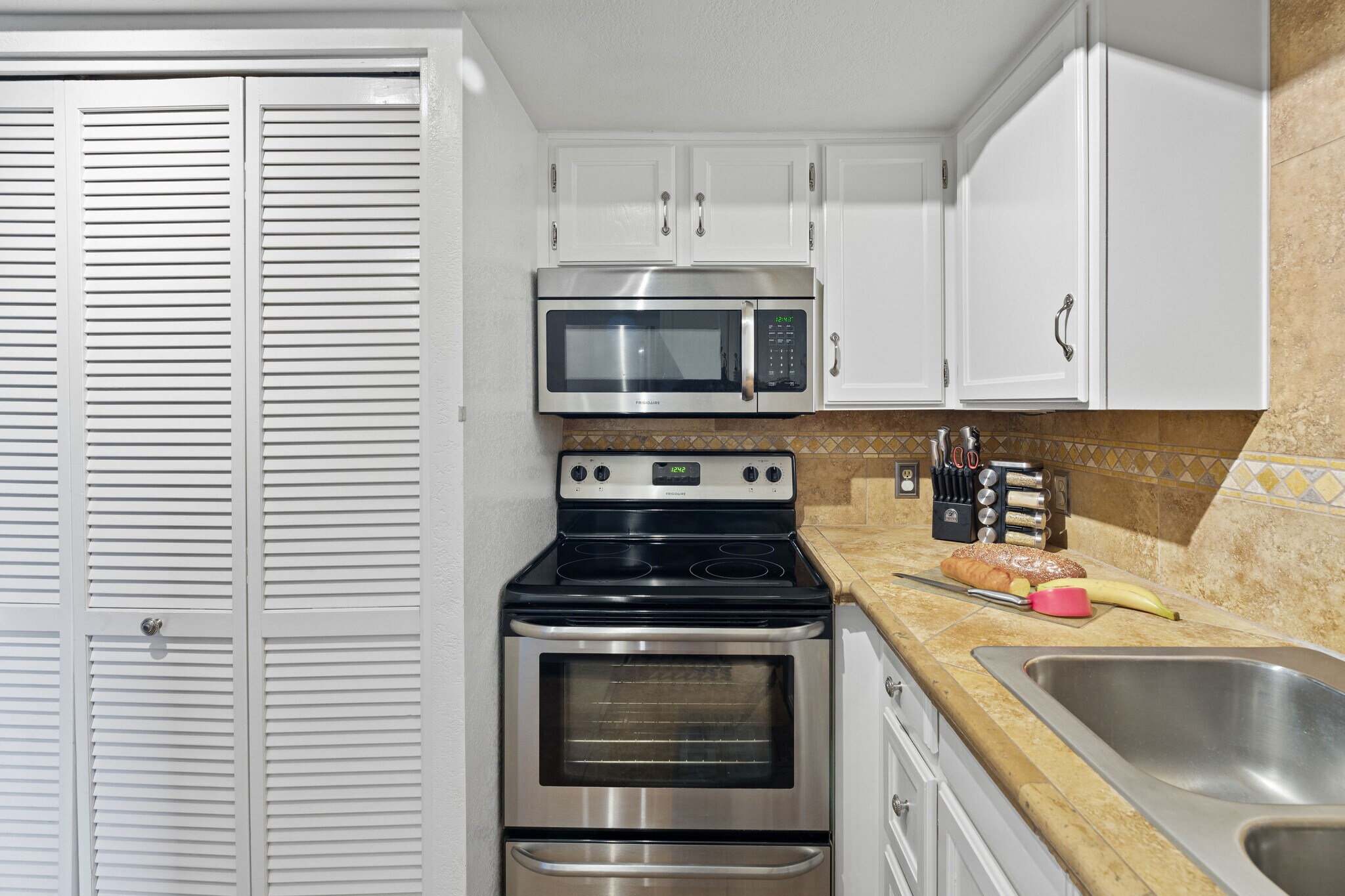 Building Photo - 1211 N. Miller Road