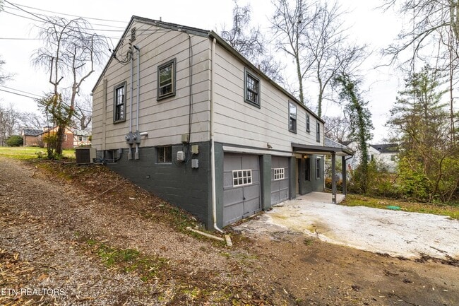 Building Photo - 5501 Lake Shore Dr