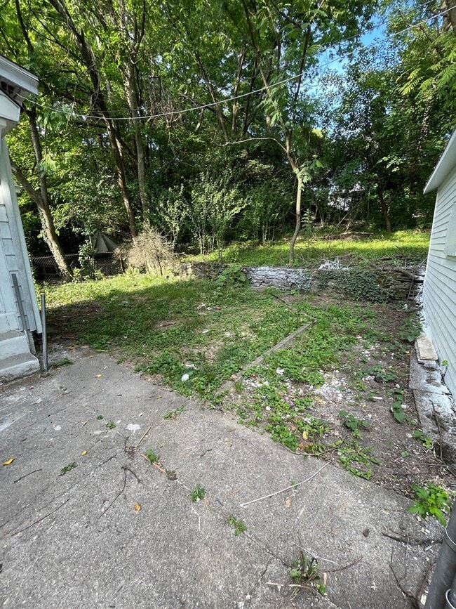 Building Photo - 2456 Saturn St