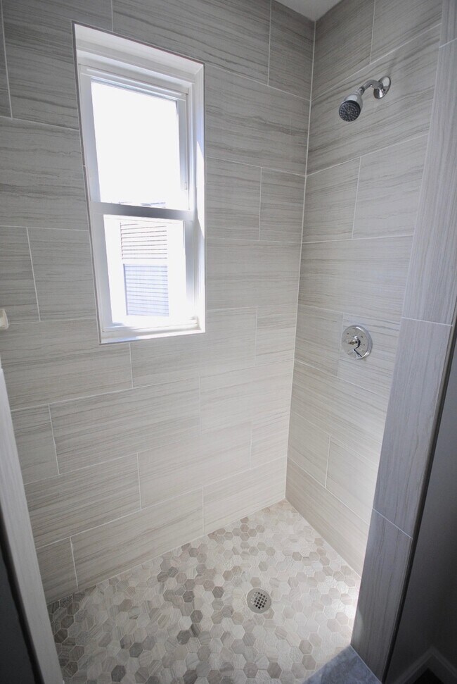 Building Photo - 14 Cawfield St