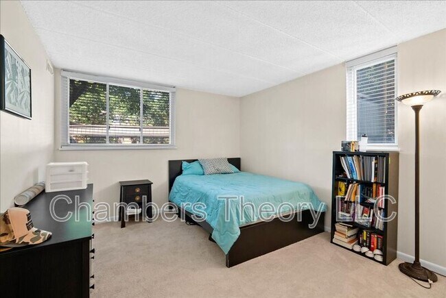 Building Photo - 5121 Maris Ave