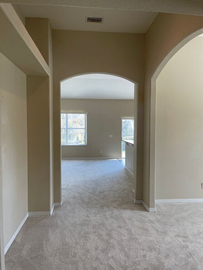 Building Photo - 213 Tower View Dr W