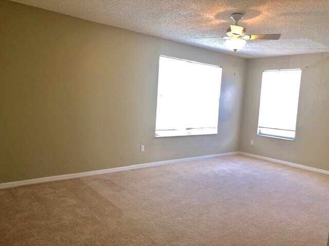 Building Photo - AVALON PARK!MOVE IN NOW! LARGE 5bd 2.5 bat...