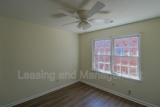 Building Photo - 910 Sea Gull Dr