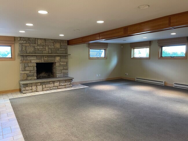 Family room - 13995 Centerline Rd