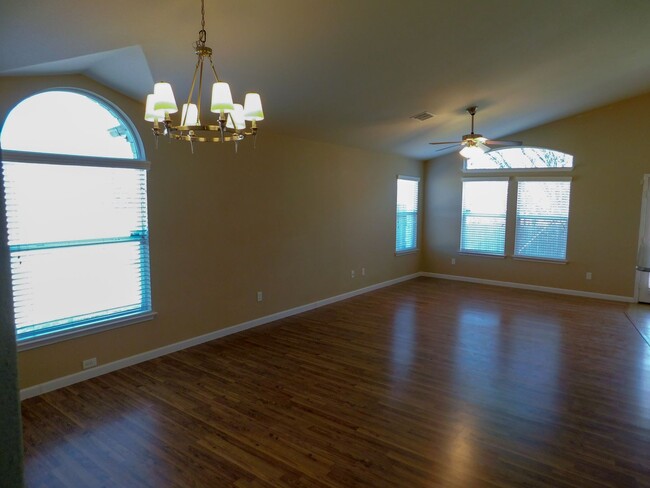 Building Photo - Available Now!!!! Beautiful 4 bedroom, 2 b...