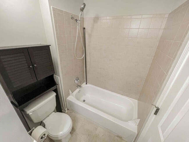 Building Photo - Smyrna 2BD/2.5BA Townhome