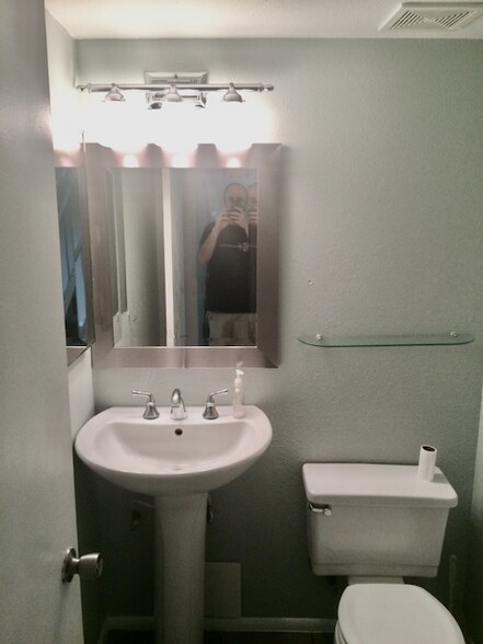 Building Photo - 31 W Pasadena Ave