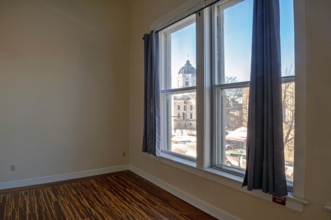 Building Photo - 204 N Walnut St