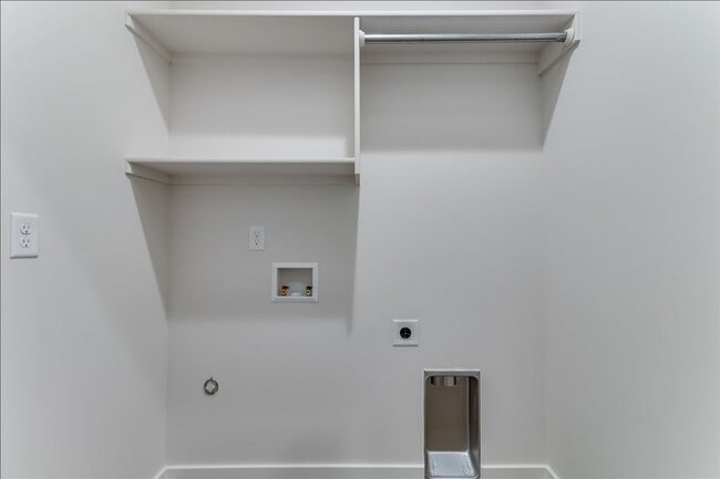 Building Photo - Beautiful Three Bedroom, Two Bathroom