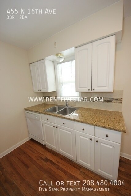 Building Photo - 3 Bedroom Home Available in the University...