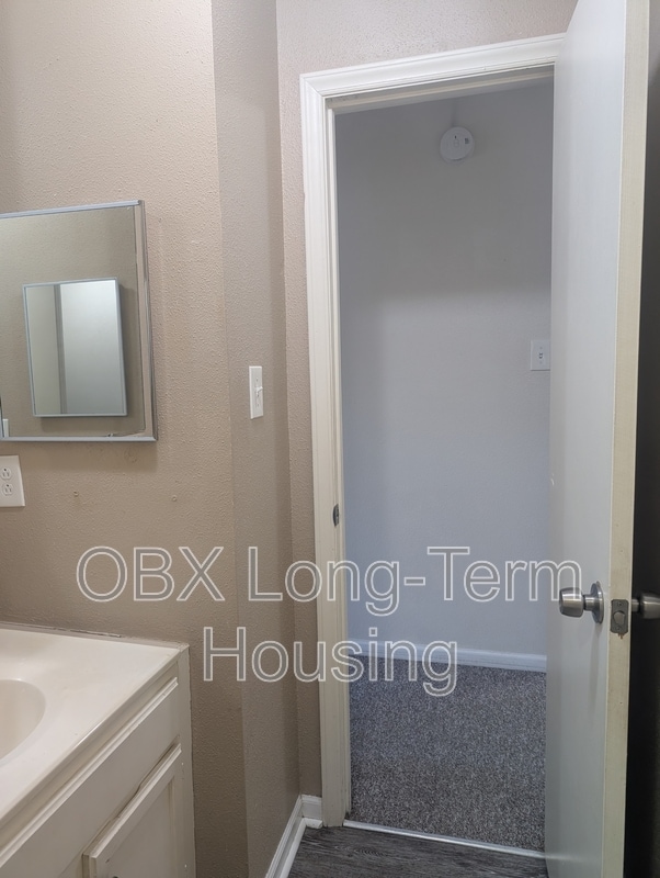 Building Photo - 207 Pine Grove Trail