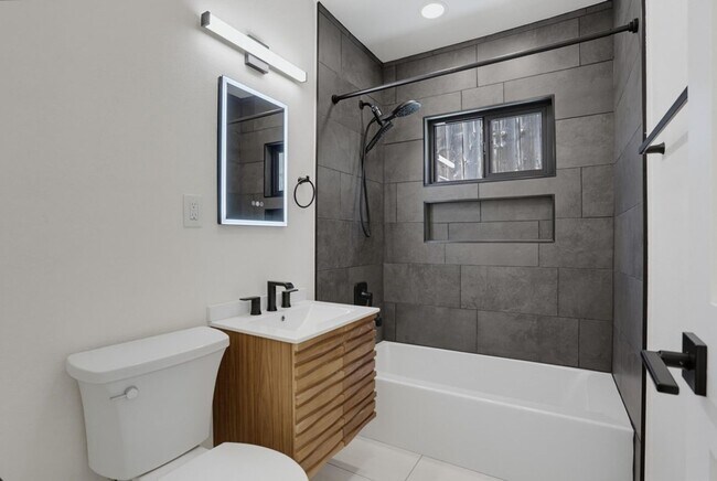 Building Photo - Beautifully Updated 3-Bedroom Home with Large Yard, Garage & Included Appliances!