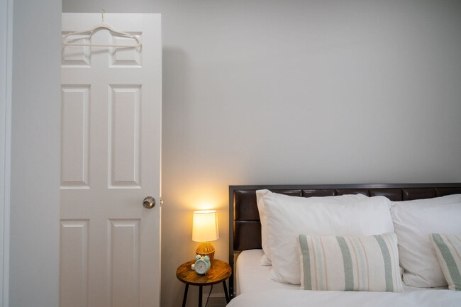 Building Photo - 525 Circle Dr