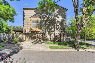 Building Photo - Beautiful End-Unit Townhome with 3 Bedrooms, 3 Full Baths & Private Outdoor Living