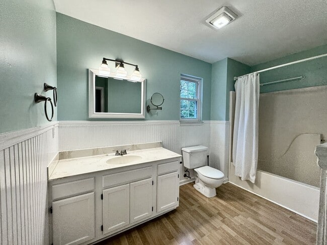 Building Photo - Ready NOW! A 4/2.5 in Glenwood! A Pet Friendly Home w/a HUGE Fenced Yard, Attached Garage!