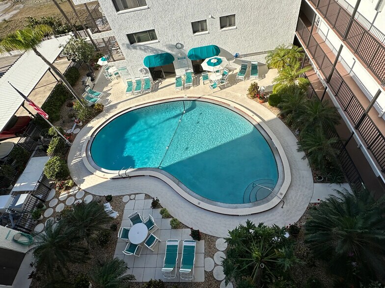 Pool Area - 4600 Ocean Beach Blvd