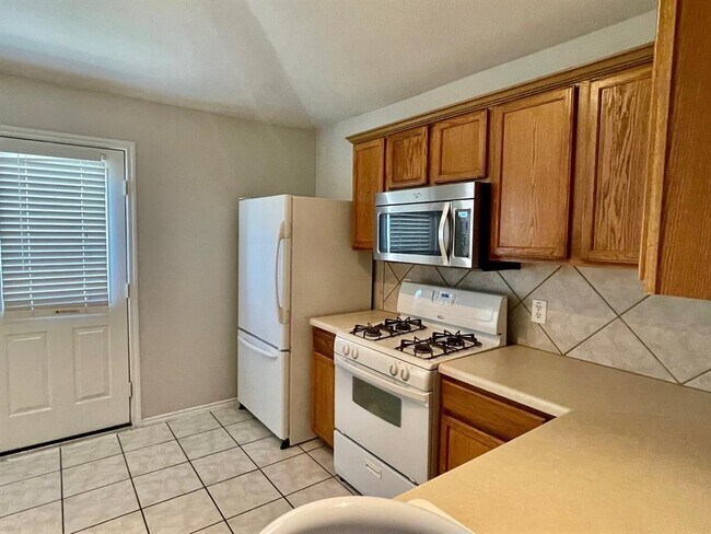 Building Photo - 112 Cowboy Cove