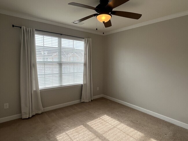 Building Photo - 5661 Tipperlinn Way