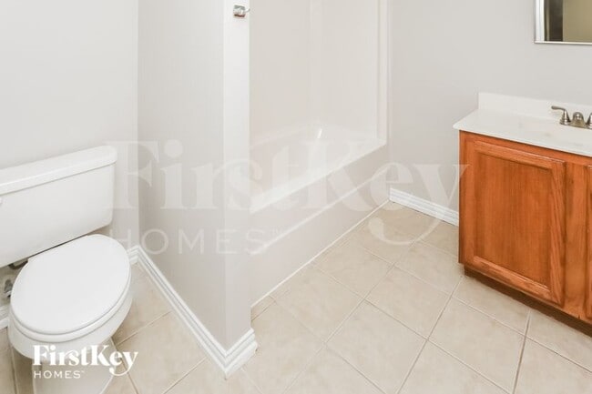 Building Photo - 1610 Cliffbrook Dr