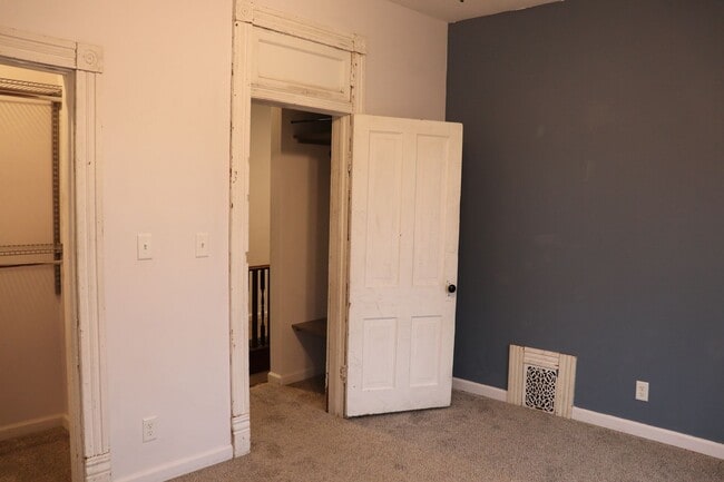 Building Photo - 6801 Lexington Ave