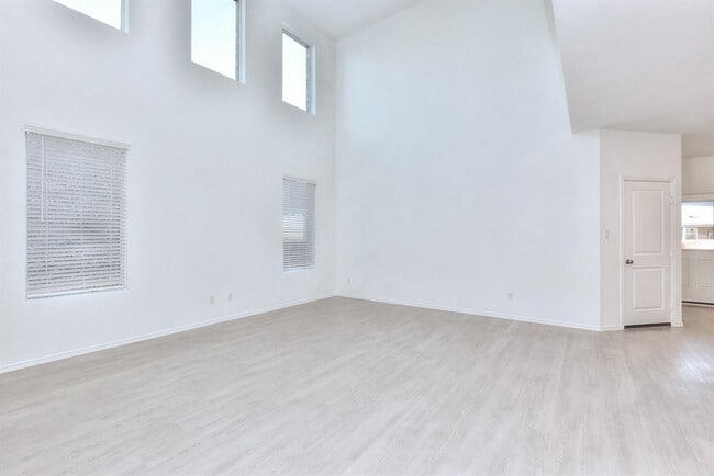 Building Photo - 18010 Cedar Waxwing Wy