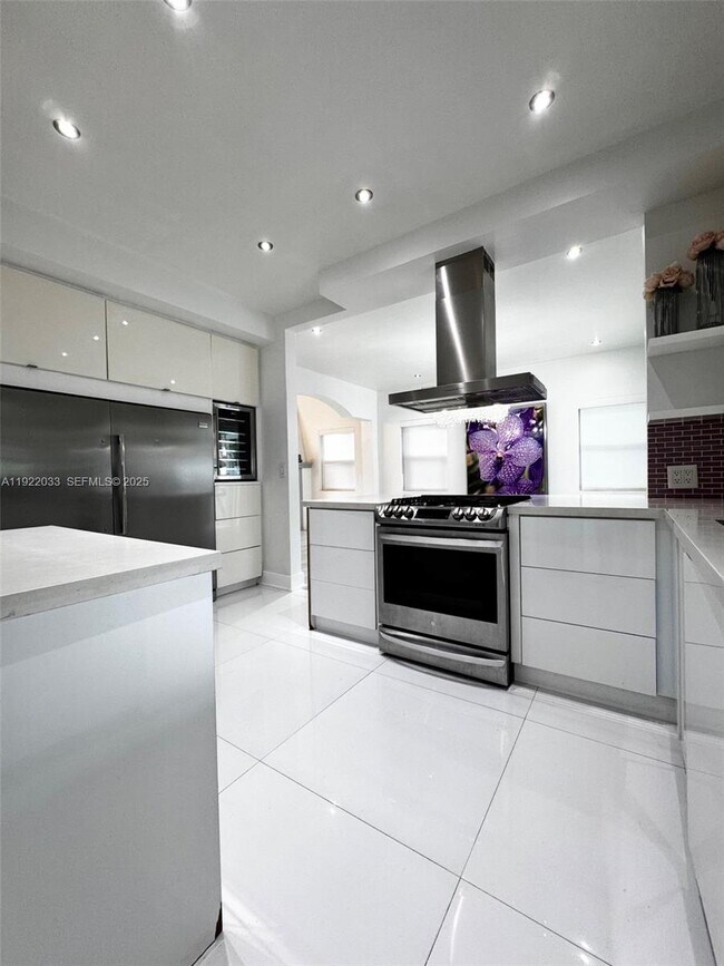 Building Photo - 3470 Sheridan Ave