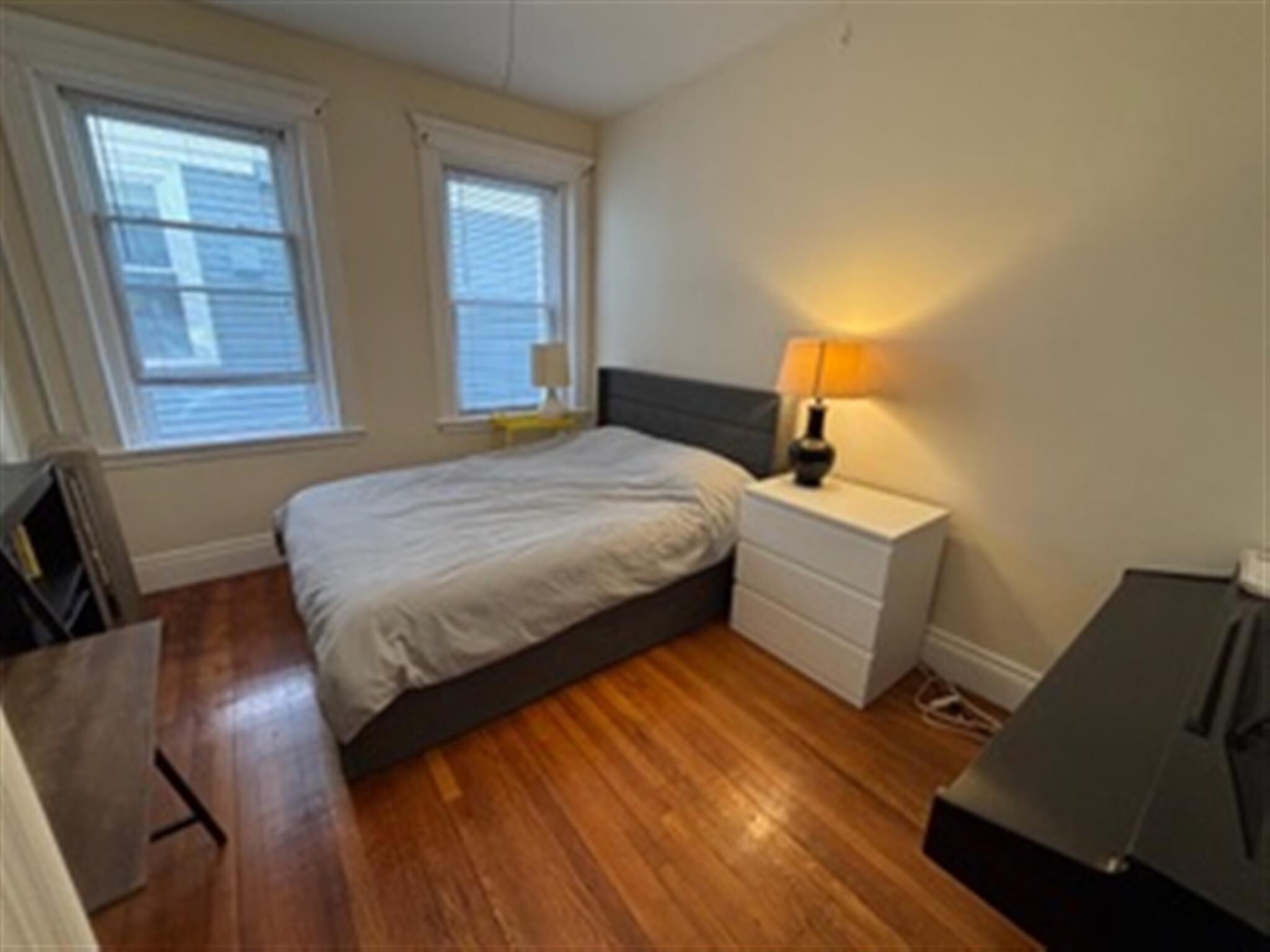 Building Photo - 72 Kirkland St