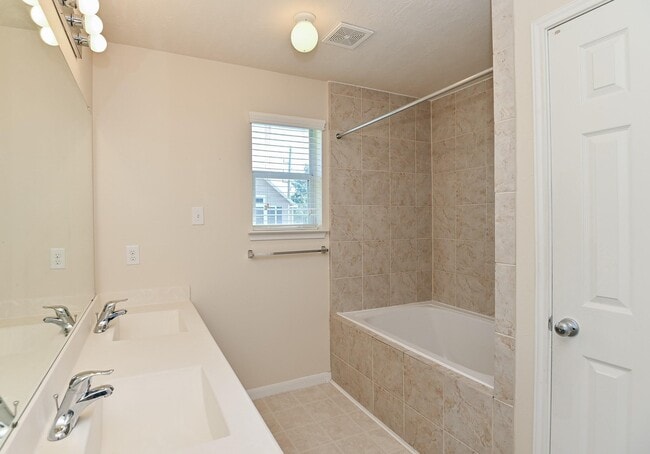 Building Photo - 14511 Roaring Fork Ln