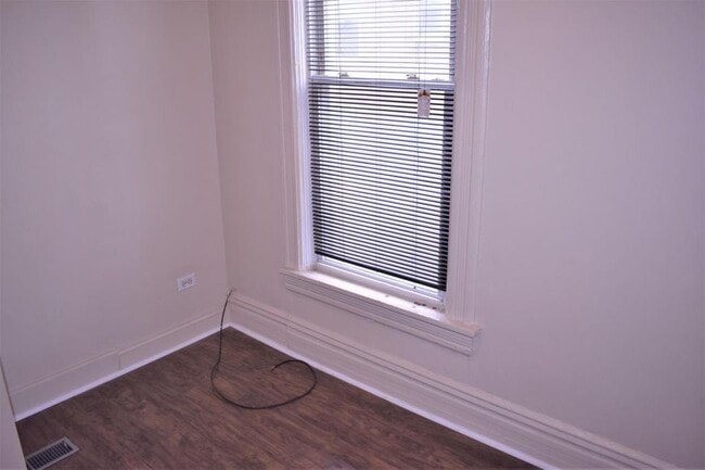 Building Photo - 4835 W Congress Pkwy