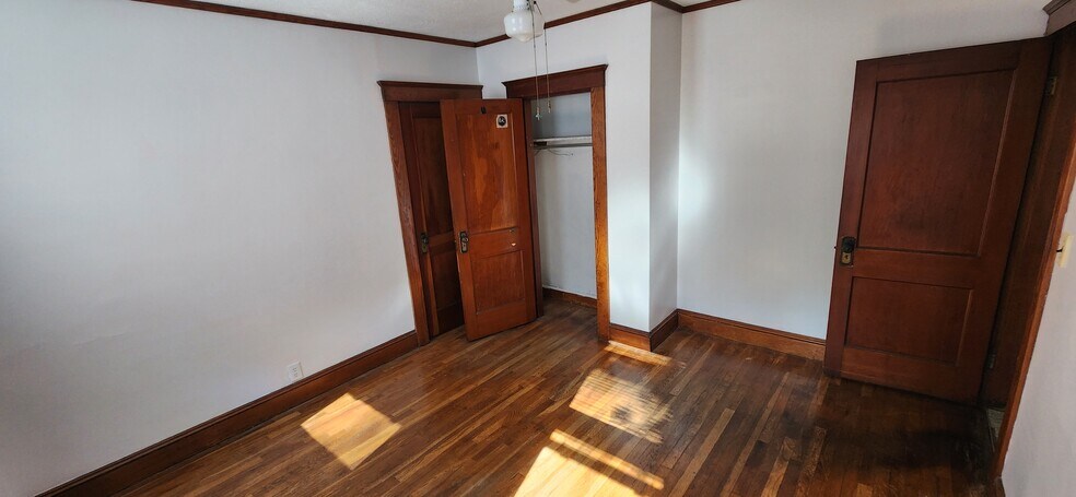 Building Photo - 14 Hurlcroft Ave