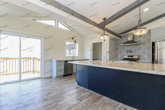 Building Photo - 1111 Cardinal Dr