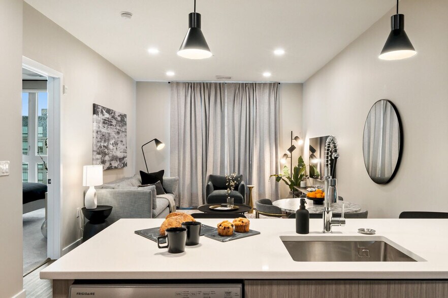 Building Photo - 240 Congress Ave