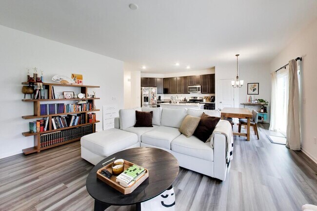 Building Photo - 420 Radcliff Ln