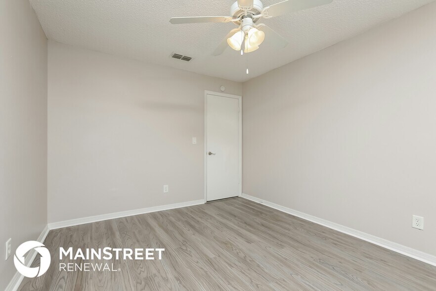 Building Photo - 2727 N Dellwood Dr