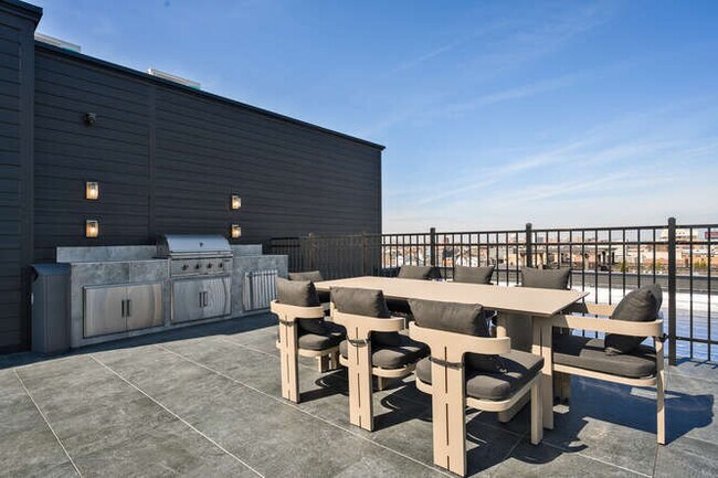 Building Photo - 1257 N Ashland Ave